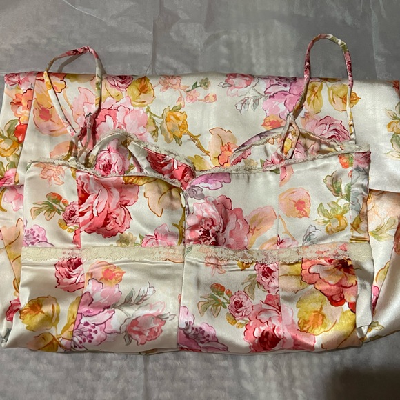 HOUSE OF CB 'Josefina' Ivory Floral Satin Maxi Dress - Picture 9 of 12